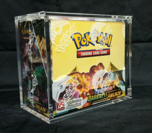 wholesale cartes d'évolution en carton affiches de booster de carte ensemble de base présentoir de boîte de booster de pokemon en acrylique transparent avec couvercle magnétique