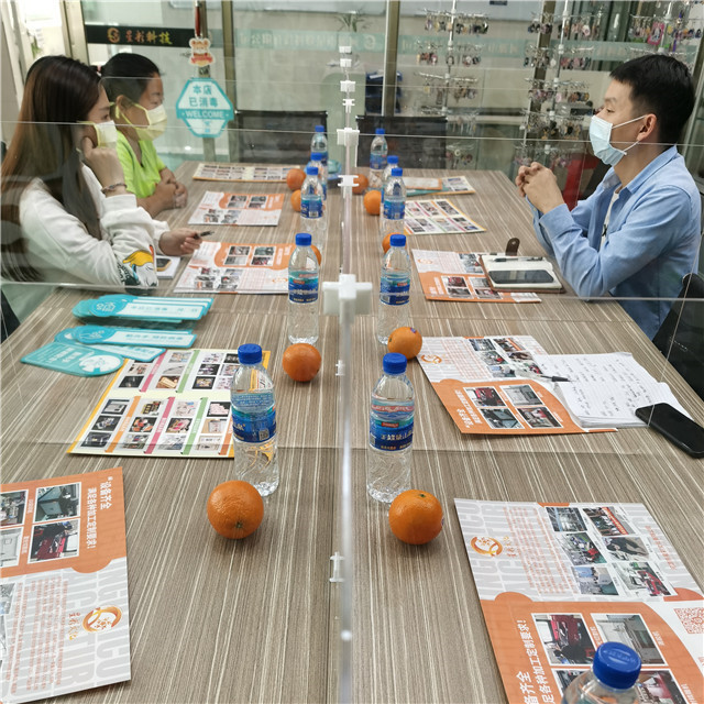 akrilo plastiko 4 žmonių stalas stalas pertvara pertvara separatorius plokštės lakštinis ekrano stovas